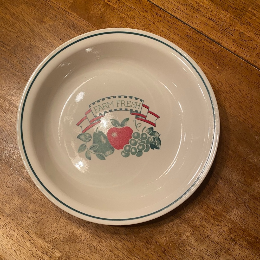 Vintage CORELLE FARM FRESH Fruit PIE PLATE 10.25" Green Red Ivory
